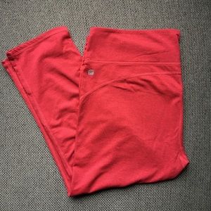Fabletics Cropped Bright Pink Cropped Legging